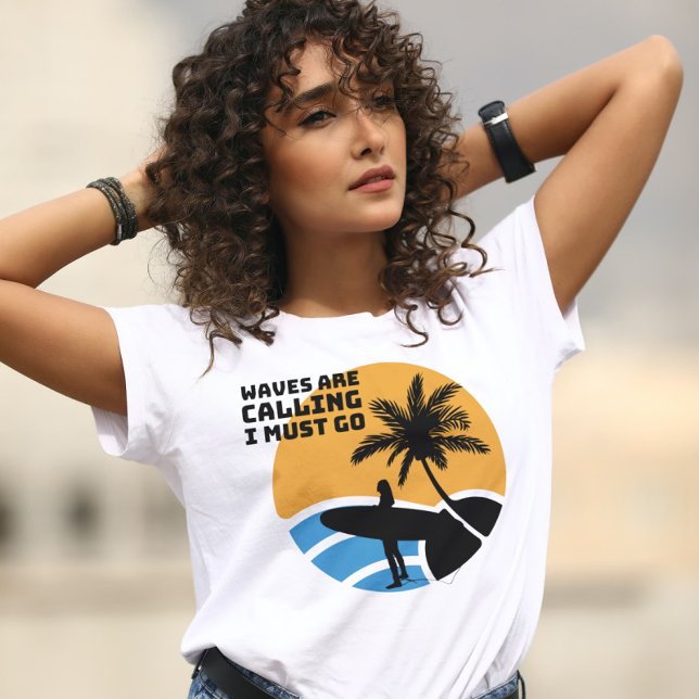 Camiseta Las olas me dicen que debo ir Surfer chica (Subido por el creador)