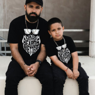 CAMISETA LAS PAREJAS DIVERSAS CON CAMAS SON UN MEJOR DÍA PA