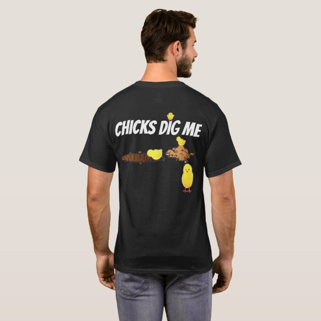 CAMISETA LAS POLLITAS ME ESCARBAN (Reverso completo)