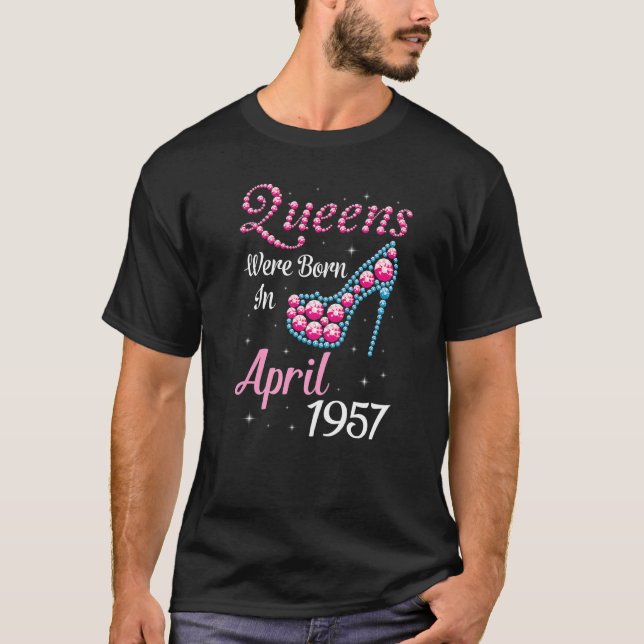 Camiseta Las Reinas Nacieron En Abril De 1957 Feliz Cumplea (Anverso)