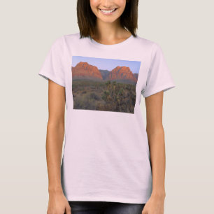 Camiseta Las rocas rojas enderezan en la salida del sol