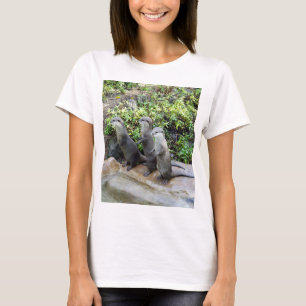 Camiseta Las tres nutrias sabias de pie,