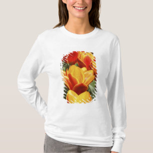Camiseta Las tulipas abundan en los jardines de Keukenhof, 
