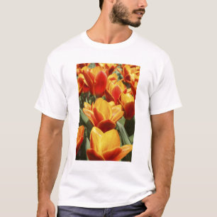 Camiseta Las tulipas abundan en los jardines de Keukenhof, 