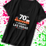 Camiseta Las Vegas Birthday Party - 70th Birthday In Vegas<br><div class="desc">Planning your 70th birthday in Vegas? This Welcome to Las Vegas sign style design is the perfect way for a 70 year old to celebrate with a birthday party in Vegas! Great for a girls' trip or birthday squad coming to Vegas for a weekend getaway or vacation. Features "70th Birthday...</div>
