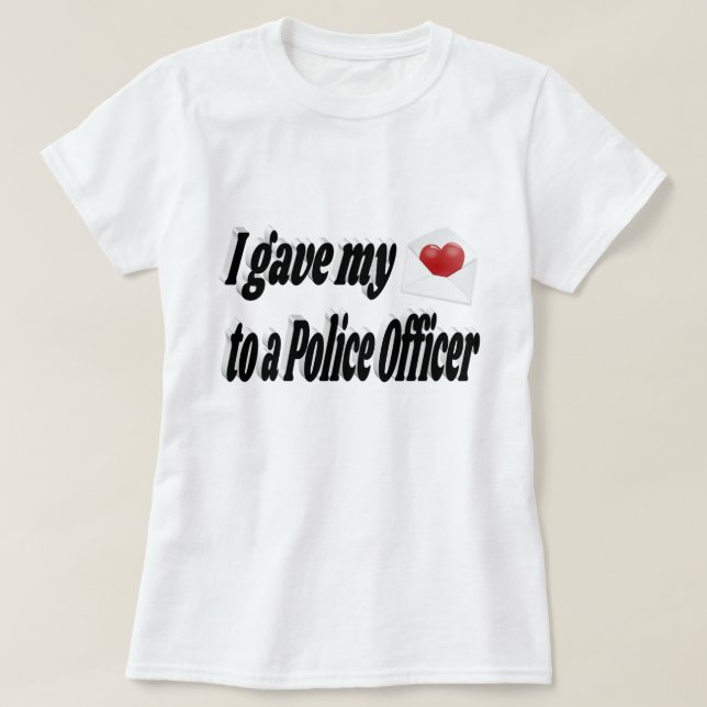 Camiseta Le di mi corazón a un policía (Diseño del anverso)