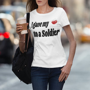Camiseta Le di mi corazón a un soldado