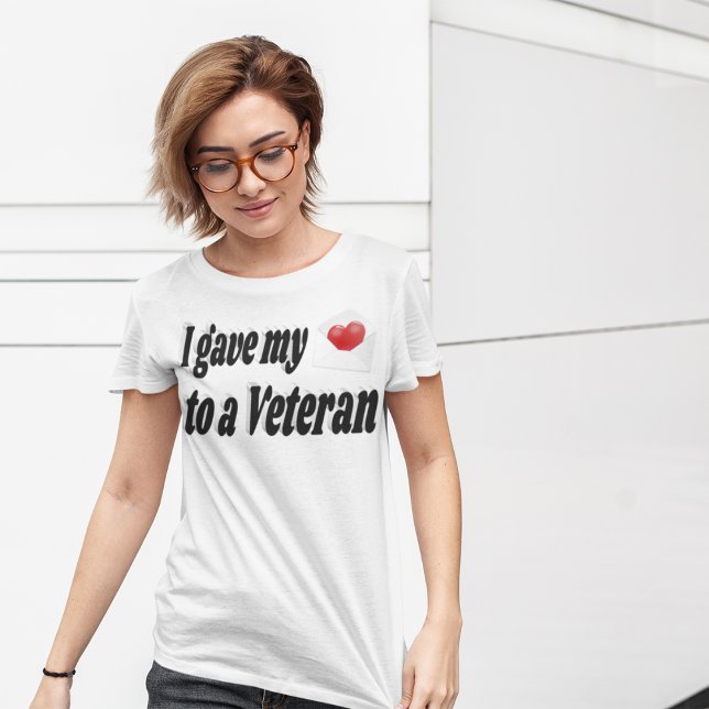 Camiseta Le di mi corazón a un veterano (Subido por el creador)