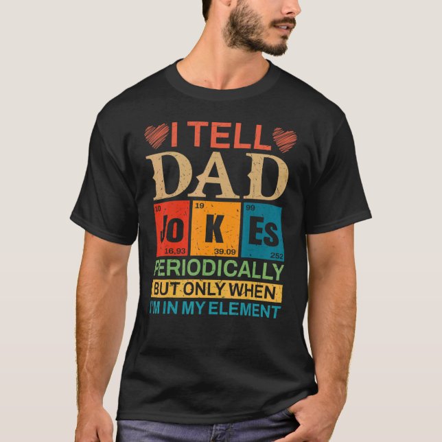 Camiseta Le digo a papá Chistes periódicamente pero sólo cu (Anverso)