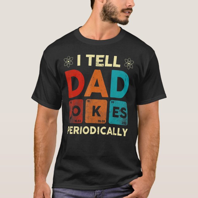 Camiseta Le digo a papá Chistes periódicamente pero sólo cu (Anverso)