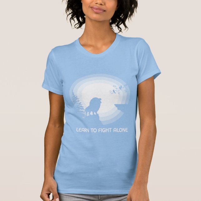Camiseta Learn to Fight Alone – Lion Under Moonlight (Anverso)