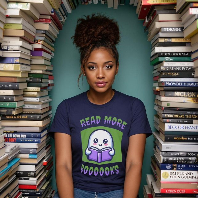 Camiseta Leer más LIBROS Aburridos Lecturas de Fantasma Hal (Read More BOOOOOKS Cute Halloween Ghost Reading T-Shirt.)