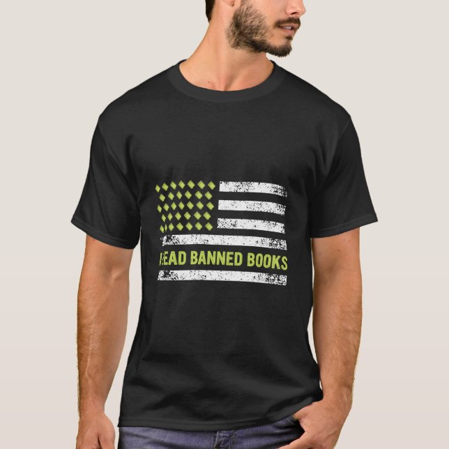Camiseta Leí Libros Prohibidos Retro Bandera Estadounidense (Anverso)