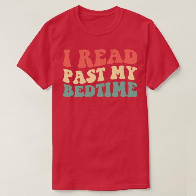 Camiseta Leí Pasado Mi Hora De Cama III (Diseño del anverso)