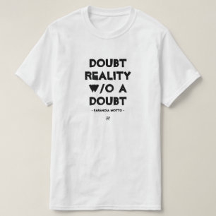 Camiseta Lema de la paranoia: "¡Dudosa realidad sin duda!"