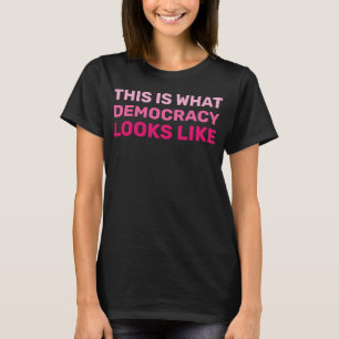 Camiseta Lema de manos fuera así es como se ve la democraci