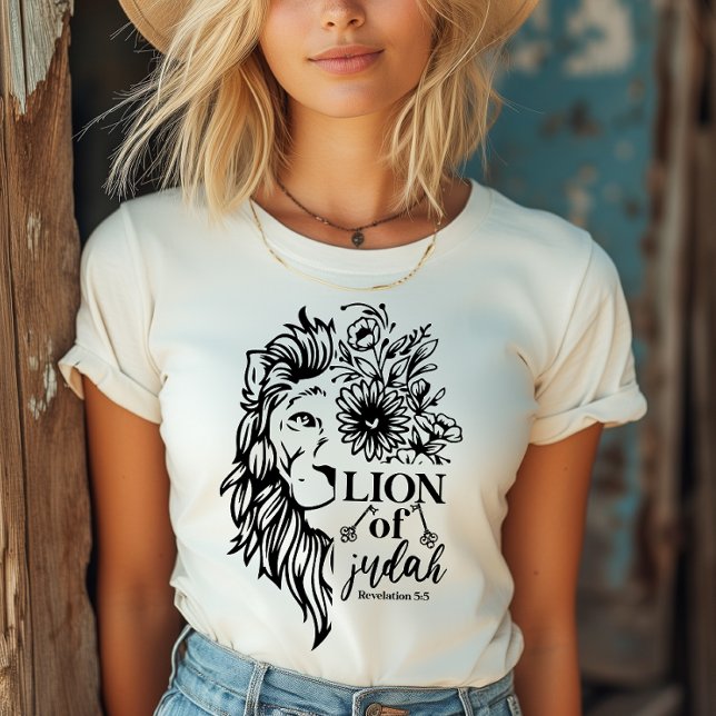 Camiseta León del Apocalipsis de Judá 5:5 Cristiano (Express your faith with style and confidence in our Lion of Judah T-shirt. Perfect for every day.)