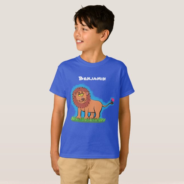 Camiseta León feliz con diseño de personalizado de mariposa (Anverso completo)