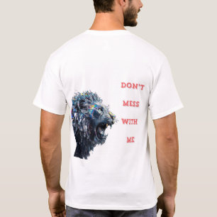 Camiseta León hecho de vidrio destrozado.