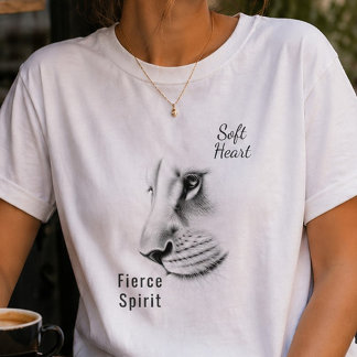 Camiseta Leona Femenina Corazón Suave Espíritu Fer