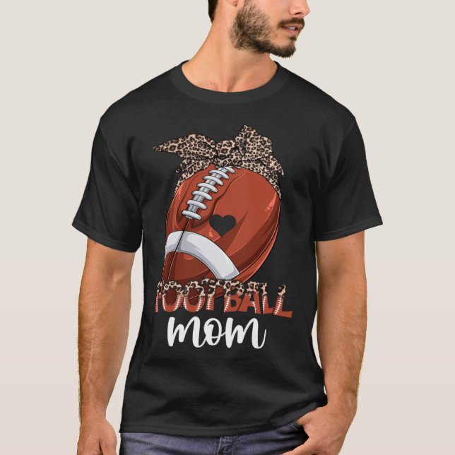 Camiseta Leopard Football Mom Life Game Day Vibes Mama Moth (Anverso)