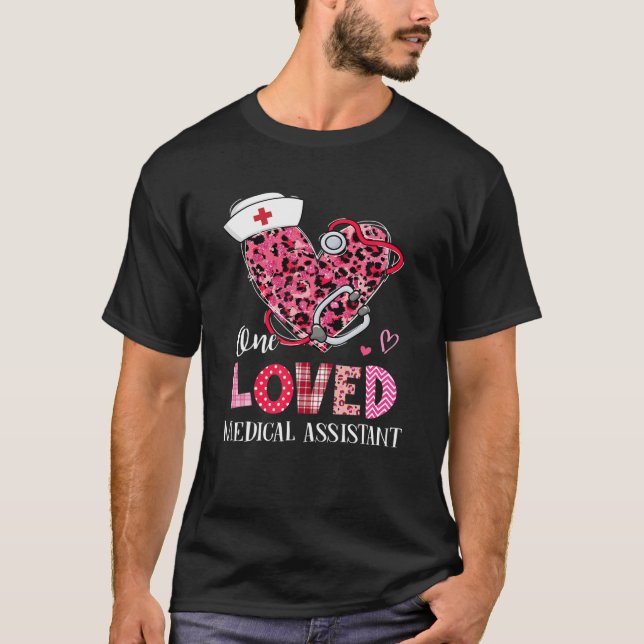 Camiseta Leopard Heart One Loved Medical Assistant Valentin (Anverso)