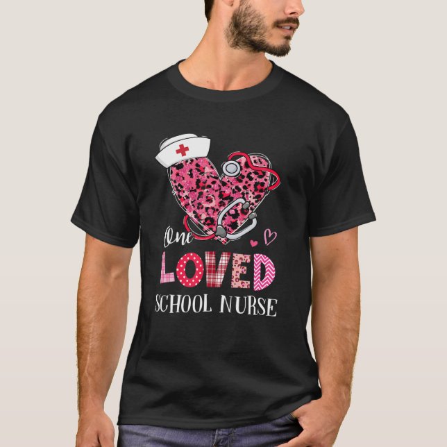 Camiseta Leopard Heart One Loved School Nurse Valentines Da (Anverso)