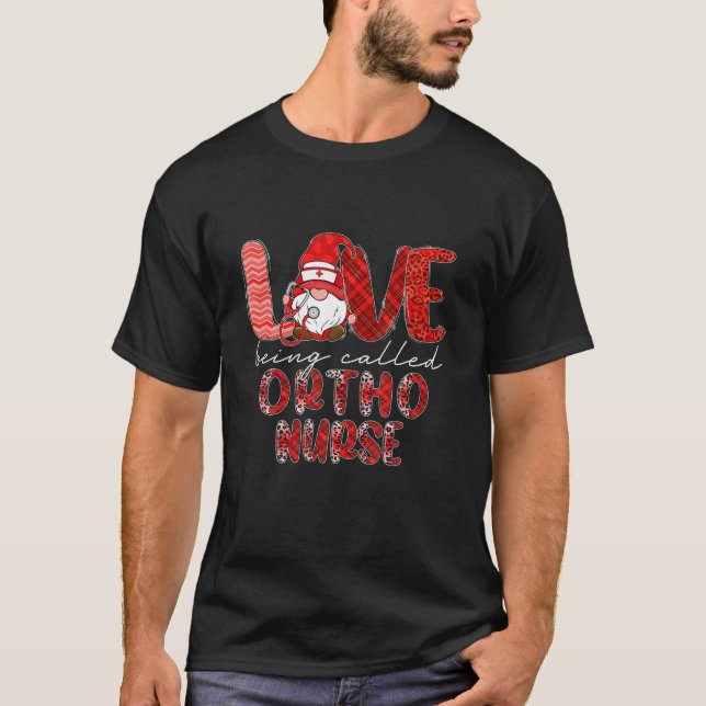 Camiseta Leopard Love Being Called Ortho Nurse Gnome Valent (Anverso)