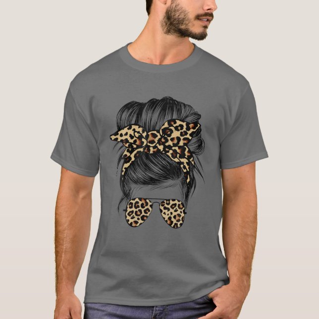 Camiseta Leopard Mom Messy Bun Hair Sunglasses Headband Wom (Anverso)