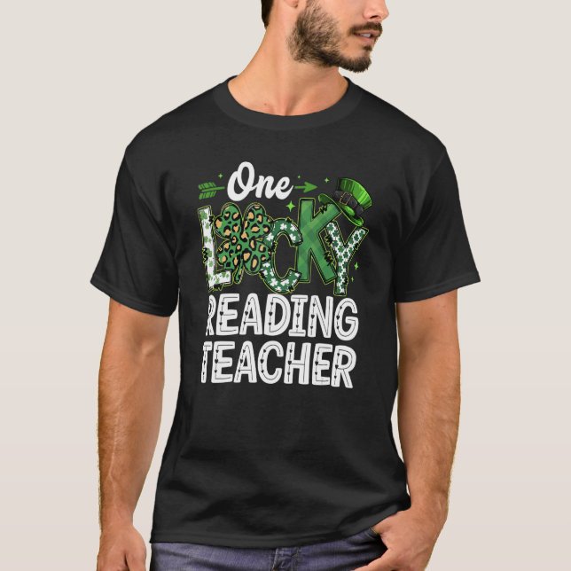 Camiseta Leopard Shamrock One Lucky Reading Teacher St. Pat (Anverso)