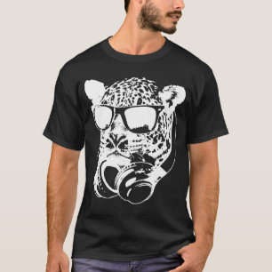 Camiseta Leopardo con gafas de sol y audífonos