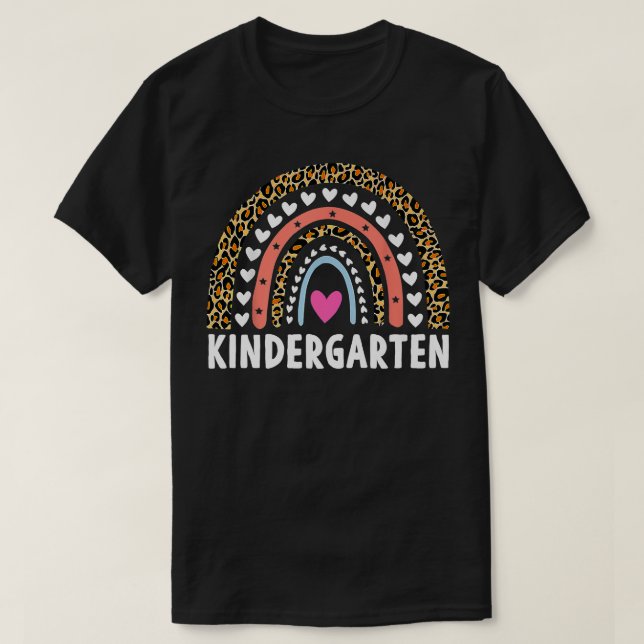 Camiseta Leopardo Rainbow Kindergarten profesor primer día  (Diseño del anverso)