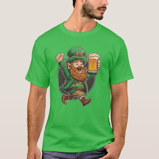 Camiseta Leprechaun con jarra de cerveza en el día de San P (Anverso)