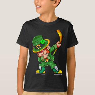 Camiseta Leprechaun Divertido Juega Hockey Día de San Patri