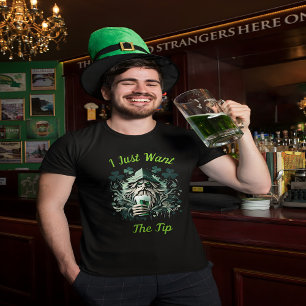 Camiseta Leprechaun Whimsical Salvando Una Brew