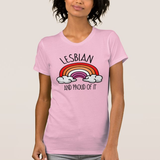 CAMISETA LESBIANA Y ORGULLOSA DE SERLO (Anverso)