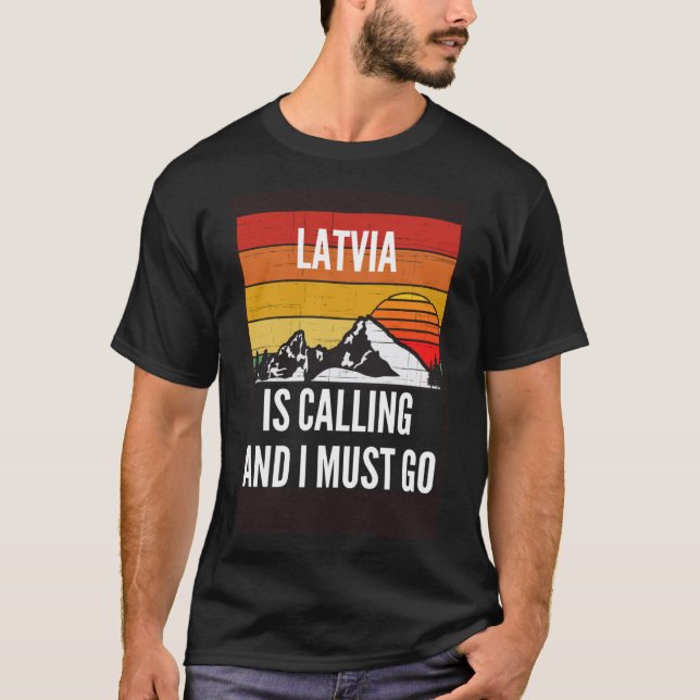 Camiseta Letonia Está Llamando Y Debo Ir (Anverso)