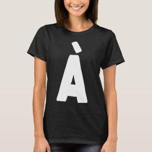 Camiseta Letra a grandes y en negrita blanco