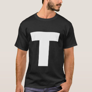 Camiseta Letra T mayúscula Texto negrita blanco sencillo
