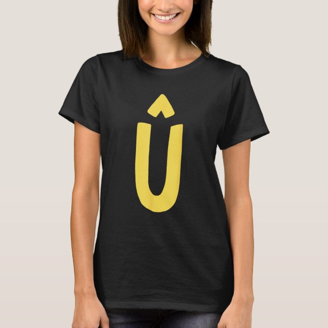 Camiseta Letra Û grande y negrita en amarillo (Anverso)
