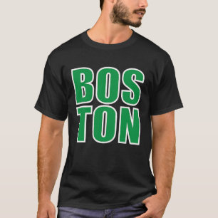 Camiseta Letras Grandes Boston Texto Verde Contorno Blanco