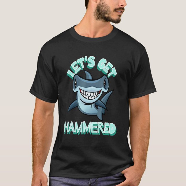 Camiseta Let's Get Hammered Hammerhead Shark  Drinking 3 (Anverso)