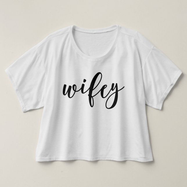 Camiseta Lettered Wifey (Diseño del anverso)
