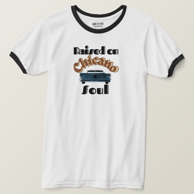 Camiseta levantada en camiseta del alma chicana (Anverso del diseño)