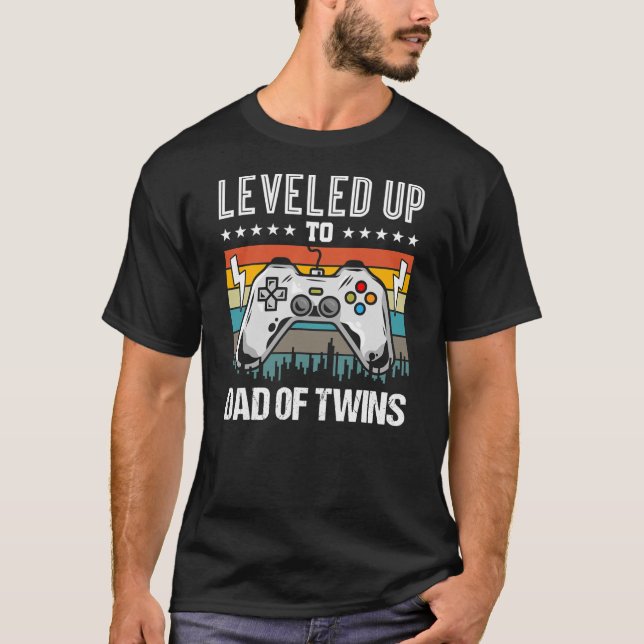 Camiseta Levantado a papá de gemelos videojuegos de padres (Anverso)