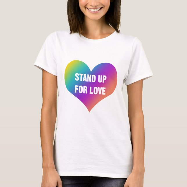 Camiseta Levántate por el amor (corazón arcoiris) (Anverso)