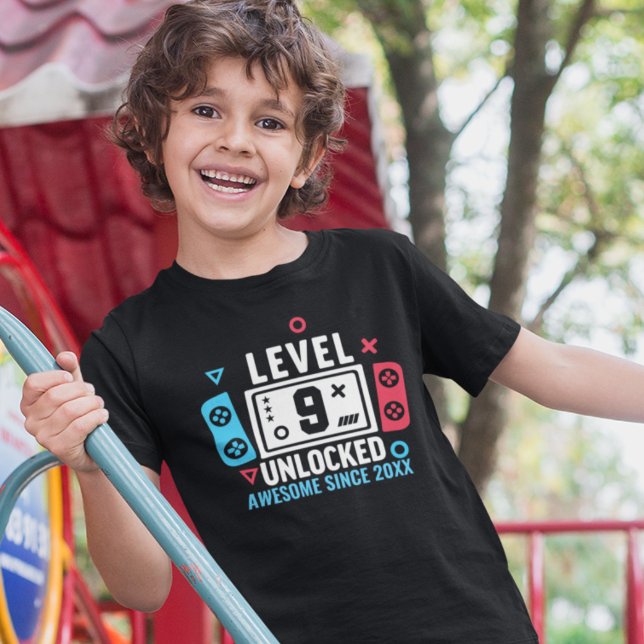 Camiseta LEVEL 9 UNLOCKED Gamer Birthday – Custom Year (Subido por el creador)
