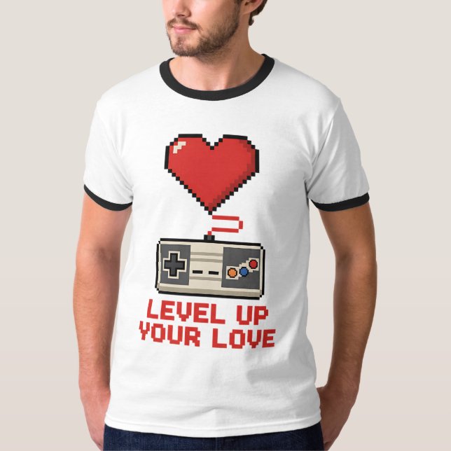 Camiseta Level Up Your Love, Retro Pixel Gaming Design (Anverso)