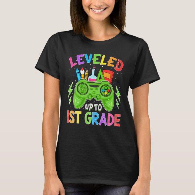 Camiseta Leveled Up To 1st Grade Gamer Back To School Stude (Anverso)