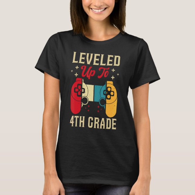 Camiseta Leveled Up To 4th Grade Gamer Back To School First (Anverso)
